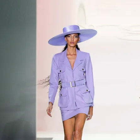 موديلات بدلات بتنانير قصيرة