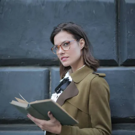 القراءة المستمرة والاطلاع على كل ما هو جديد 