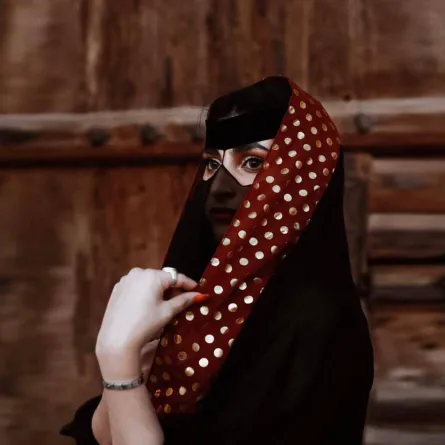 اطلالة المرأه القديمة من تصميم ليونز -الصورة من ارشيف المصممة