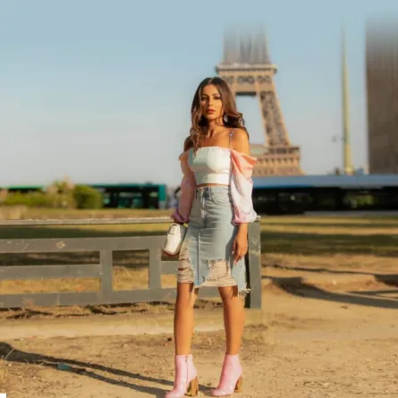 مهيرة عبد العزيز بإطلالات كاجوال بالجينز 