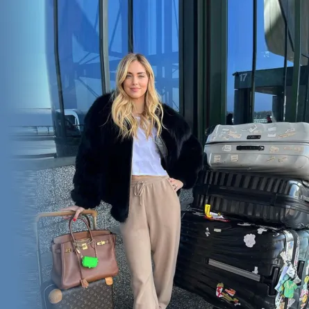 كيارا فيرانيي مع حقائبها