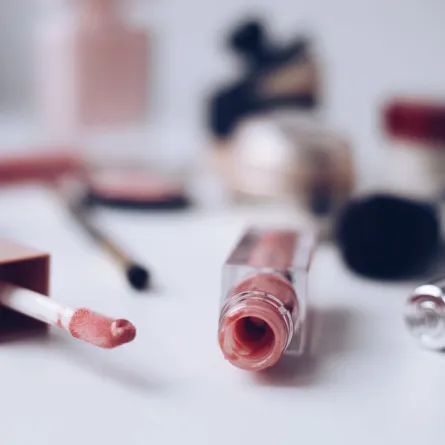 تطبيق أحمر الشفاه على الطريقة الكورية