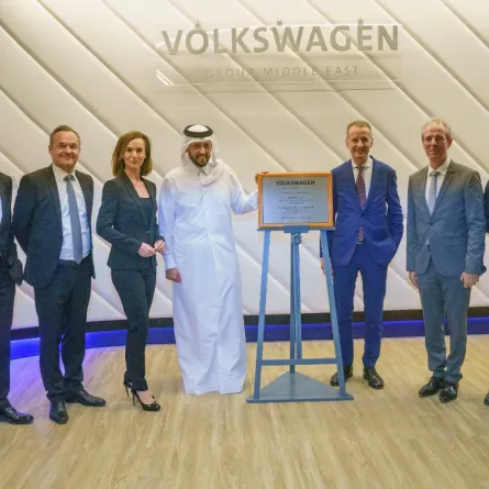 مشاركون في حفل افتتاح المقر الاقليمي الجديد لفولكس فاغن 