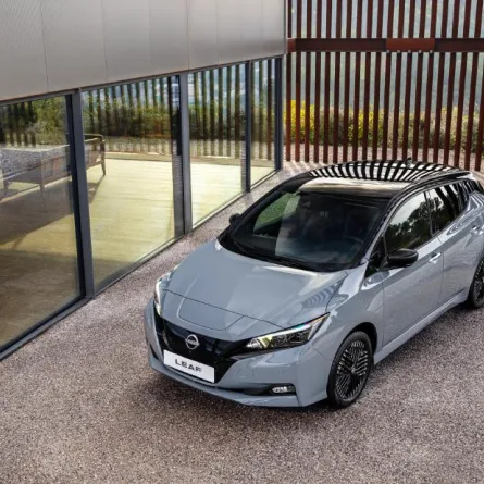 نيسان ليف 2022 وهي راكنة