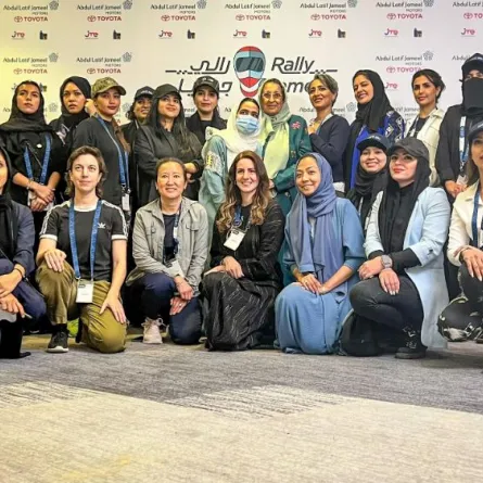 صورة جماعية للمشاركات في رالي جميل