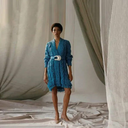 موديلات فساتين باللّون الأزرق البترولي لصيف 2022 من أليخاندرا ألونسو روخاس  Alejandra Alonso Rojas