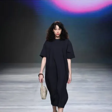 فساتين ميدي باللون الأسود لربيع 2022 من أغاتا أينتر  Agatha Aenter