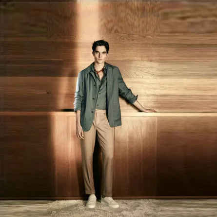 للرجل كيف تنسّق القميص بأسلوب كاجوال في إطلالاتك من كانالي Canali