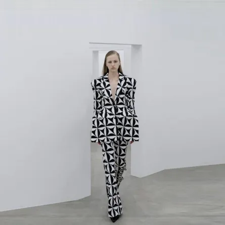 موديلات جاكيتات باللون الأبيض والأسود من اناكيكي  Annakiki