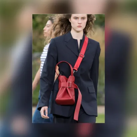 موديلات حقائب كروس بودي لإطلالة عملية في الصيف من تايغر أوف سويدن  Tiger Of Sweden