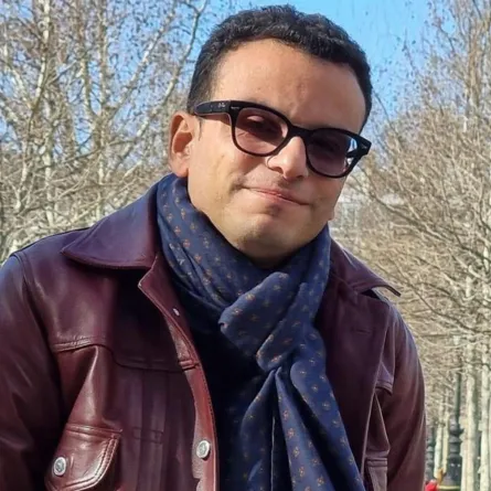 أمير رمسيس - صورة من صفحته على موقع " فيسبوك "