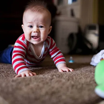 تطورات الرضيع في الشهر الرابع