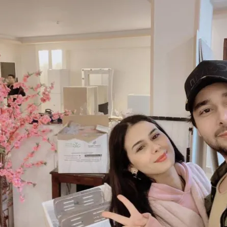 منة عرفة وزوجها محمود المهدي - الصورة من حسابها على الفيس بوك