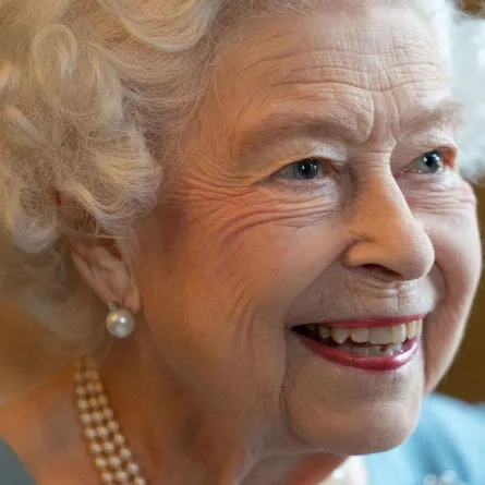 الملكة إليزابيث الثانية - الصورة من موقع ميرور