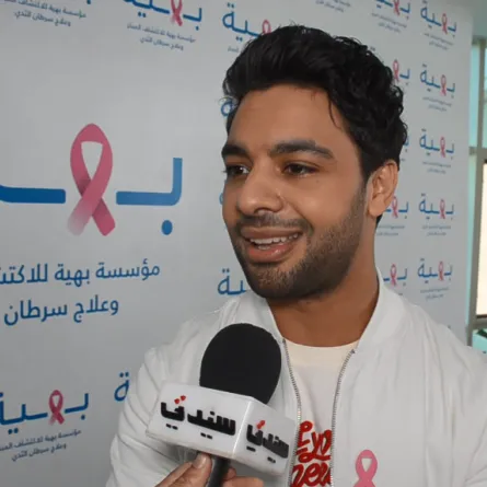 المطرب أحمد جمال خلال لقاء كاميرا سيدتي به خلال زيارته الأخيرة لمستشفى بهية لعلاج مريضات سرطان الثدي - الصورة خاصة بـ"سيدتي" - تصوير محمد عربي