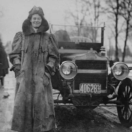 احتفالاً باليوم العالمي للمرأة.. نساء غيّرن مضمون السيارة في العالم