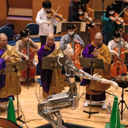 صورة لحفل موسيقي يقوده الروبوت ألتر 3