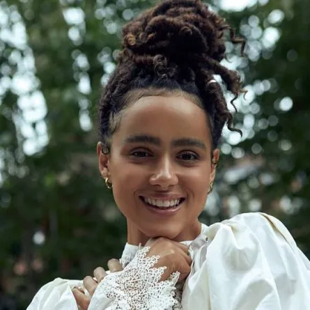 ناتالي إيمانويل - الصورة من موقع ديلي ميل