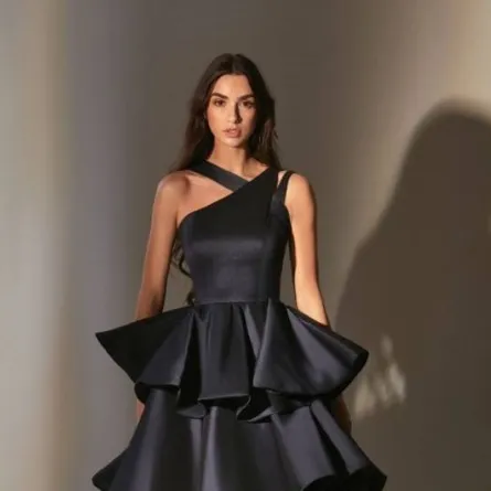 من تصاميم مصممة الأزياء خولة العيبان