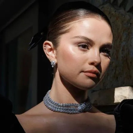 سيلينا جوميز بمجوهرات من بلغاري Bvlgari-الصورة من حساب النجمة على انستغرام