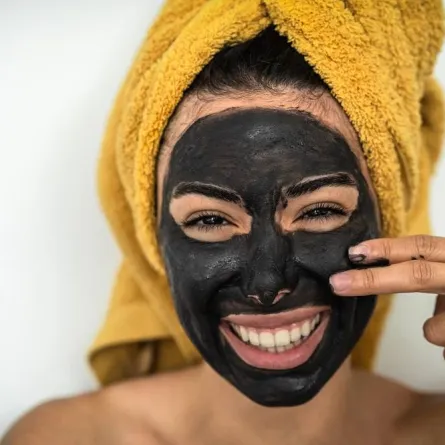 غسل الوجه بالصابون