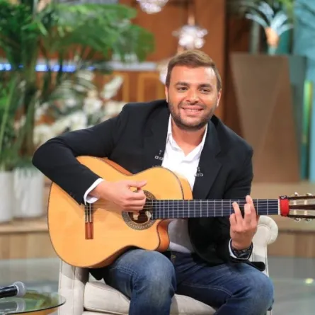 رامي صبري من كواليس برنامج معكم - الصورة من حساب البرنامج على الفيس بوك