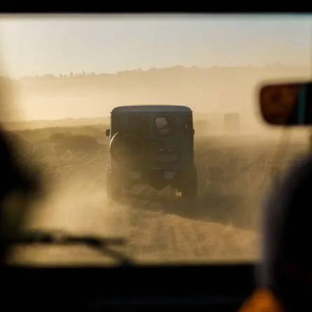 القيادة في الظروف الجوية المغبرة