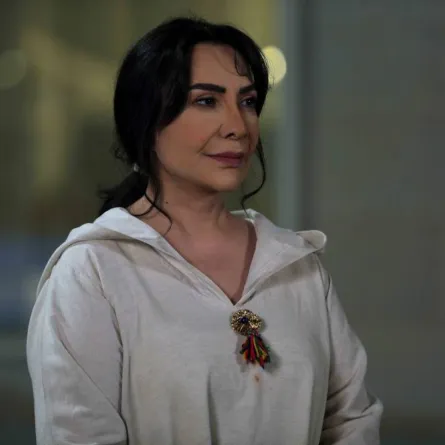 الفنانة هدى حسين في لقطة من مسلسل من شارع الهرم إلى - الصورة من المسؤول الإعلامي لمجموعة الـMBC