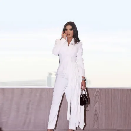 إطلالات مي عمر باللون الأبيض