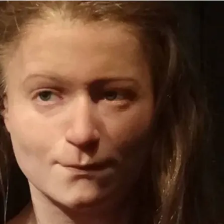 عالم آثار يعيد الحياة لوجه امرأة من العصر الحجري 