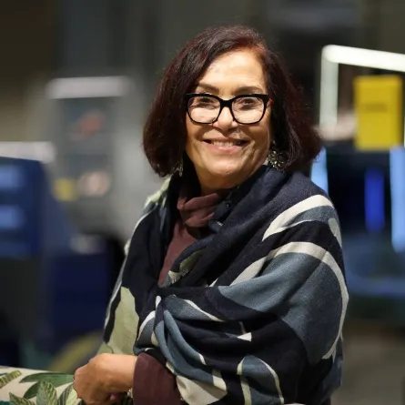 مصممة المجوهرات عزة فهمي 