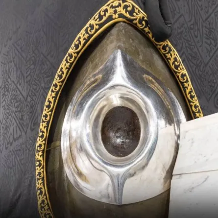 تنفيذ أعمال الصيانة الدورية للحجر الأسود