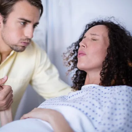 صورة لزوجة في الولادة