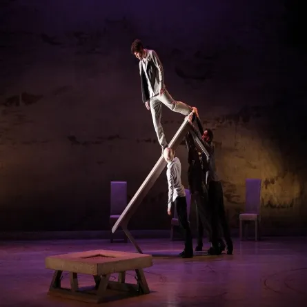 المجمّع الثقافي ينظم برنامجاً حافلاً بالفنون المرئية وعروض الأداء