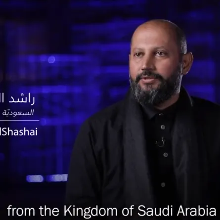 راشد الشعشعي فنان سعودي مشارك في بينالي الدرعية - الصورة من حساب بينالي الدرعية على تويتر
