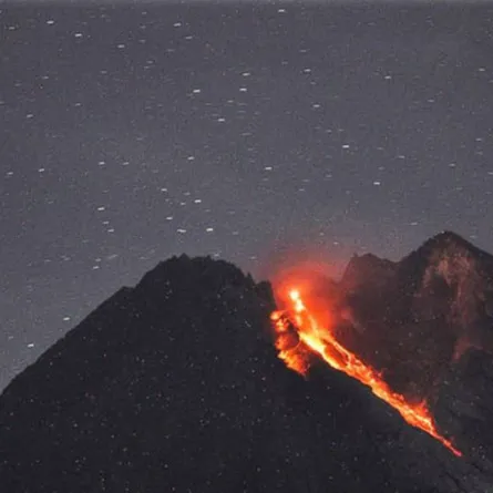  حمم بركانية تحول القرى إلى رماد.. ماذا حدث في إندونيسيا؟