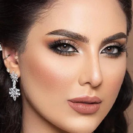 مكياج Half Smok