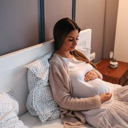 صورة لحامل في الشهر السادس