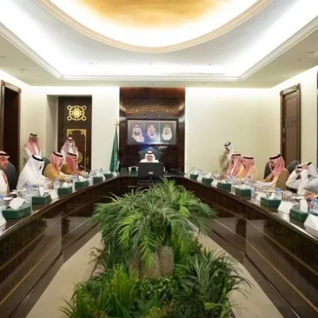 الأمير خالد الفيصل يرأس اجتماعا لتحويل مكة إلى منطقة ذكية - الصورة من حساب إمارة المنطقة على تويتر