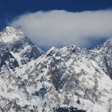 أعلى حفلة شاي في العالم على جبل إفرست