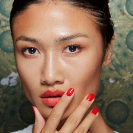 صيحات طلاء الأظافر لربيع وصيف 2022