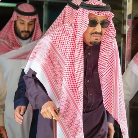 الملك سلمان بن عبدالعزيز يغادر مستشفى الملك فيصل بعد إجراء فحوصات طبية تكللت بالنجاح- الصورة من واس