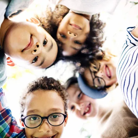 صورة لمجموعة من الأصدقاء