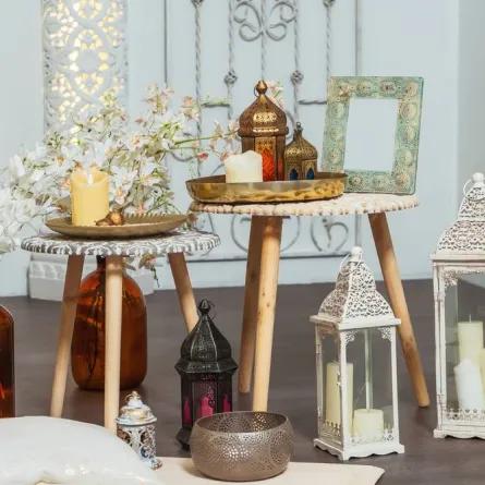 الفوانيس الكبيرة توزّع على الأرضيّة