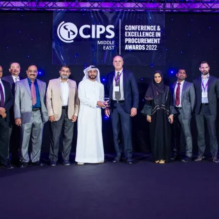 مطارات أبوظبي تحصد جائزة التميز في مجال إدارة الصحة والسلامة - الصورة من وام