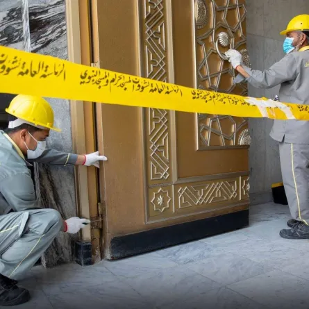 صيانة أبواب المسجد الحرام استعدادًا لشهر رمضان المبارك