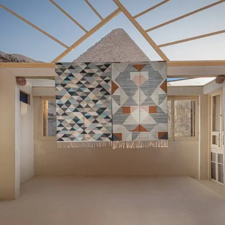 صانعو الكليم هم نساء ورجال يتحدّرون من عائلات امتهنت الحرفة