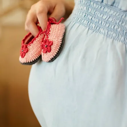 صورة لامرأة حامل ببنت