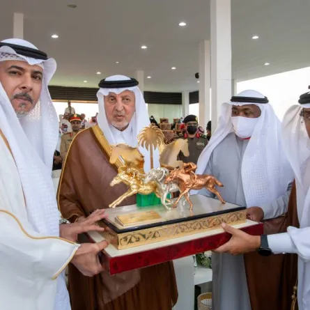 الأمير خالد الفيصل يتوِّج الفائزين في الحفل الختامي لروزنامة سباقات الخيل