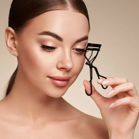 آلة تجعيد الرموش